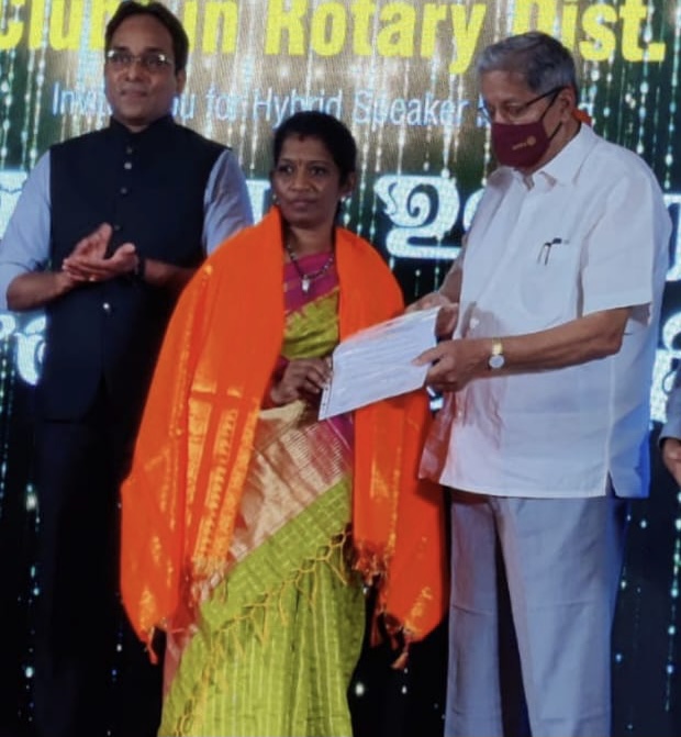 Velammal Headmistress receives Best Teacher Award