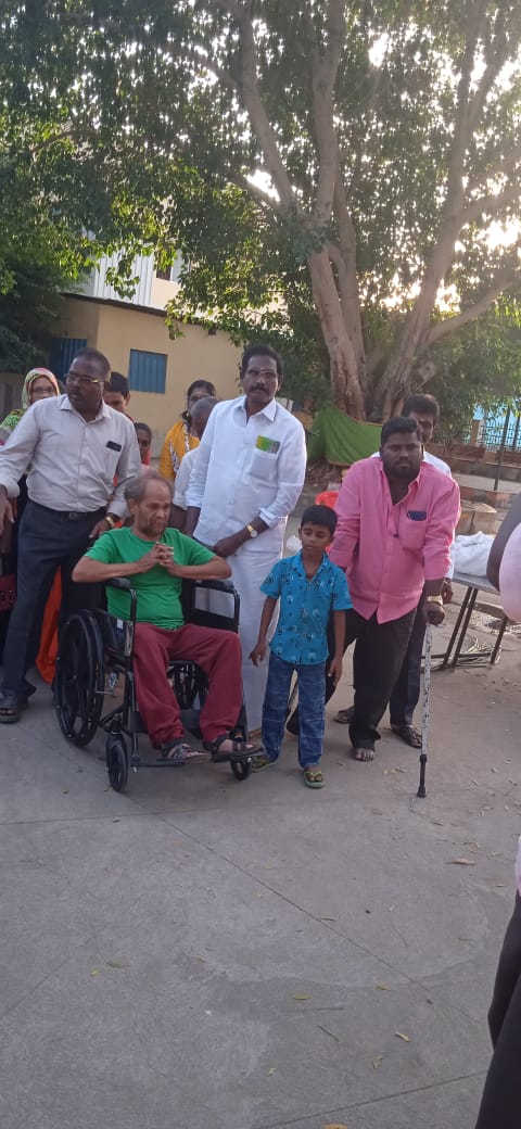 Challenged Charitable Trust provides provisions and wheel chairs Challenged Charitable Trust (Alapakkam, Porur) sponsored provisions for 65 physically challenged persons on Jan. 14 at Gangai Amman Kovil, Alapakkam. They also donated wheel chairs for needed perons. G. Murugan (Director of Challenged Charitable Trust), Porur TVS Arasu, Airport Mani and trust members Latha, Kanchana , Lakshmi worked hard together for this cause.