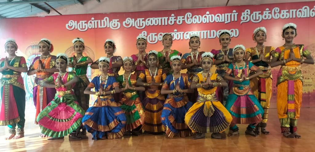 Students performs Classical dance Velammal Vidyalaya, Alapakkam, Vel’s Natyalaya Dance crew exhibited an exemplary Classical dance performance at Arunachaleswarar Temple, Thiruvannamalai.